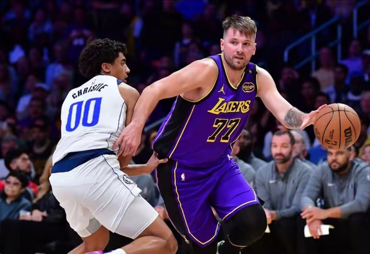 开云体育-莎拉波娃在独行侠比赛中锐不可当,重返赛场引发热议!再创辉煌时刻的简单介绍-开云体育