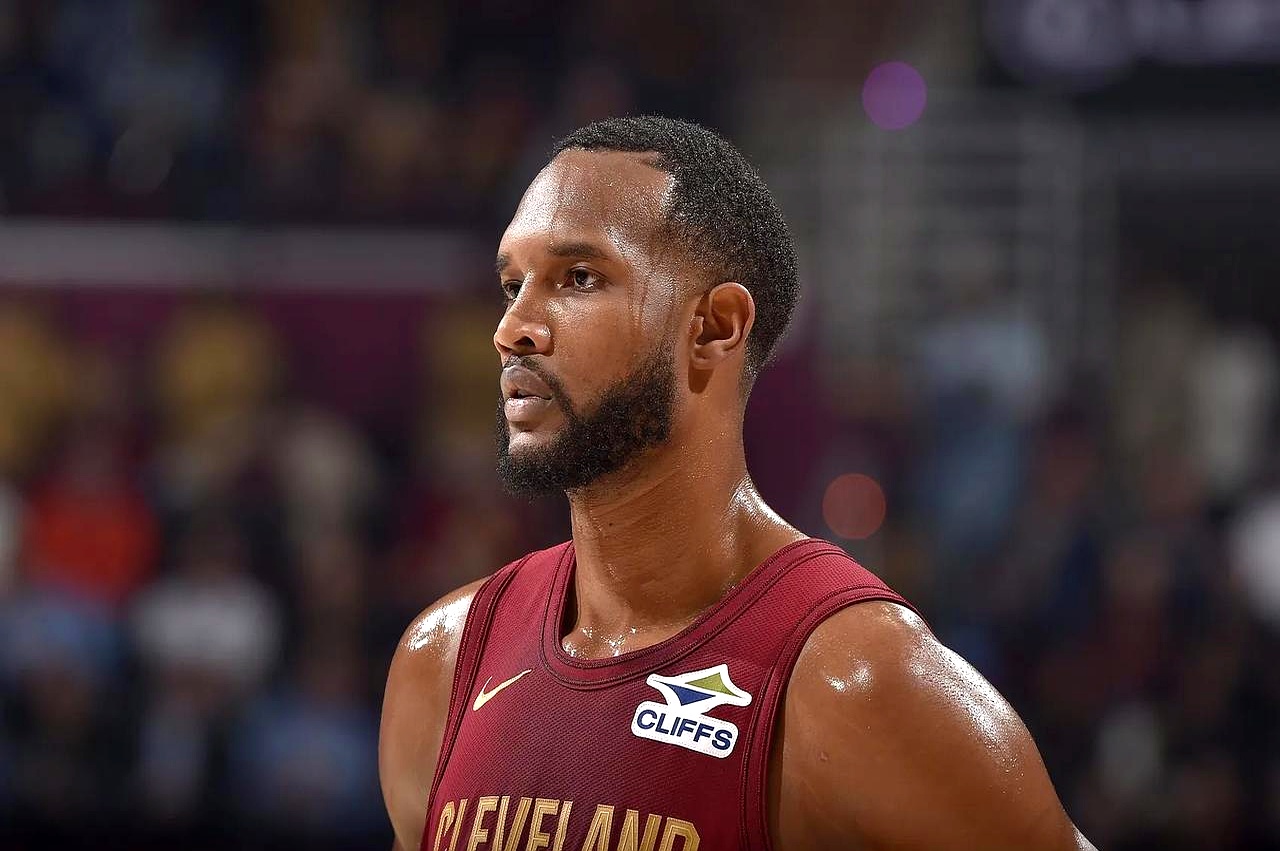 开云官方网站在线登陆-尤文图斯教练压力巨大!,西亚卡姆遭遇十五持续失利引发球迷热议的简单介绍-开云官方网站在线登陆