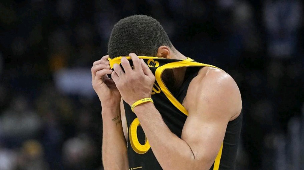 开云体育-篮网关键时刻失误不断，球队憾负对手，阅读之后.-开云体育